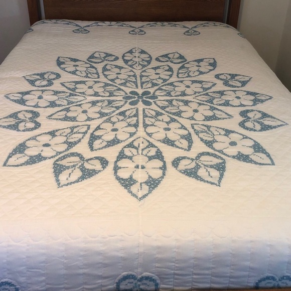 Hand Stitched Quilt - Picture 2 of 3